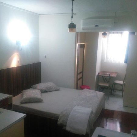 Utarit Hotel อิสตันบูล ภายนอก รูปภาพ A typical studio apartment in Manila, Philippines
