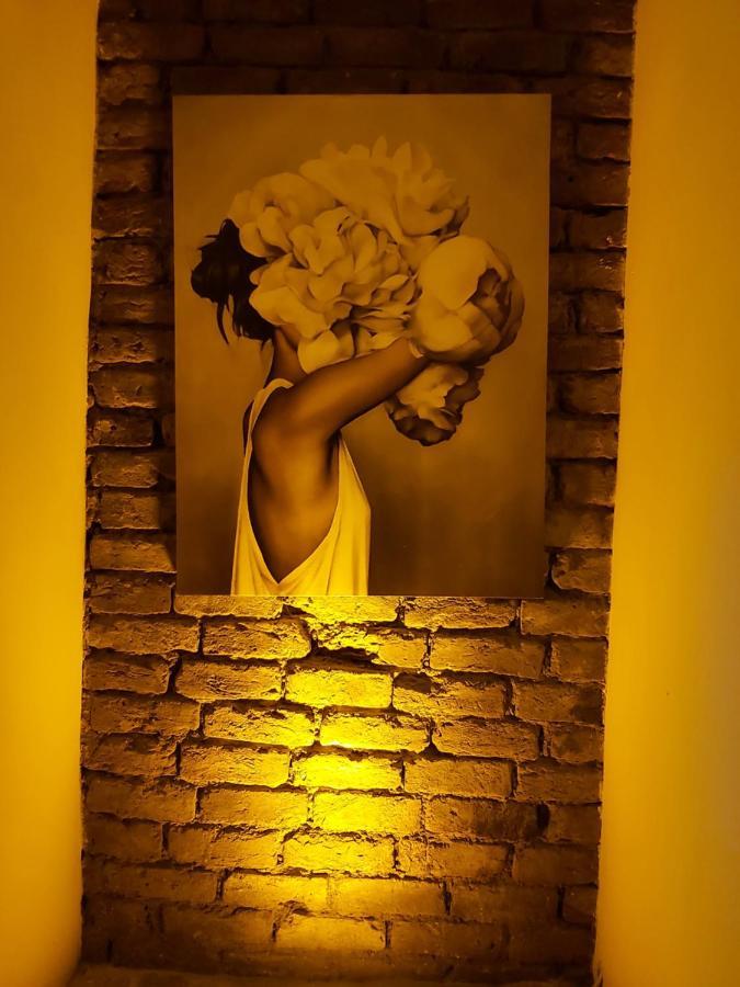 Utarit Hotel อิสตันบูล ภายนอก รูปภาพ The sculpture of the Virgin Mary