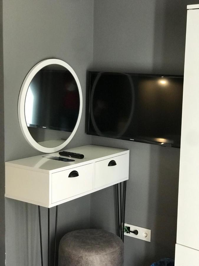 Utarit Hotel อิสตันบูล ภายนอก รูปภาพ A modern dressing table
