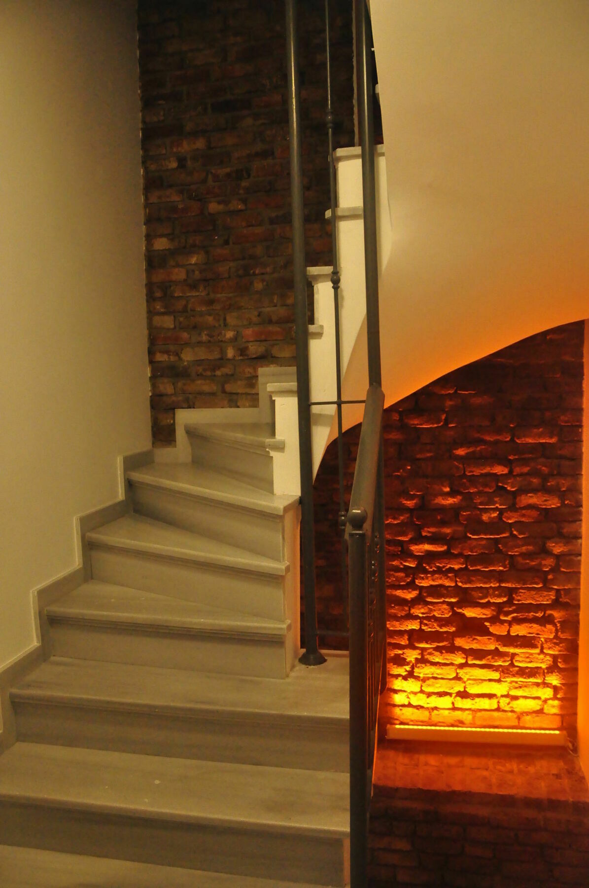 Utarit Hotel อิสตันบูล ภายนอก รูปภาพ A spiral staircase