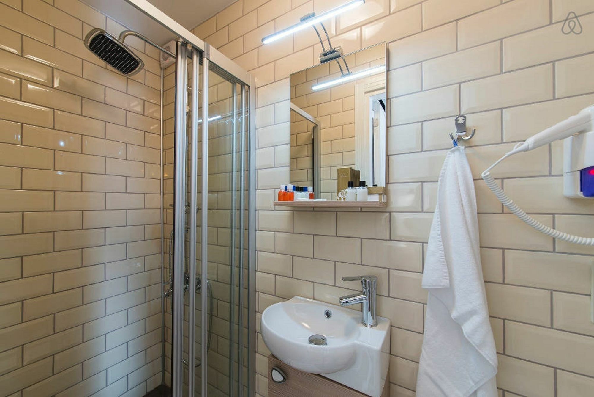 Utarit Hotel อิสตันบูล ภายนอก รูปภาพ A shower cubicle