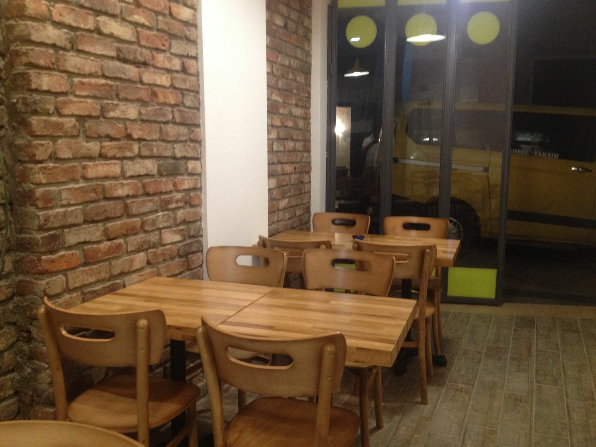 Utarit Hotel อิสตันบูล ภายนอก รูปภาพ Interior of a typical restaurant in the city
