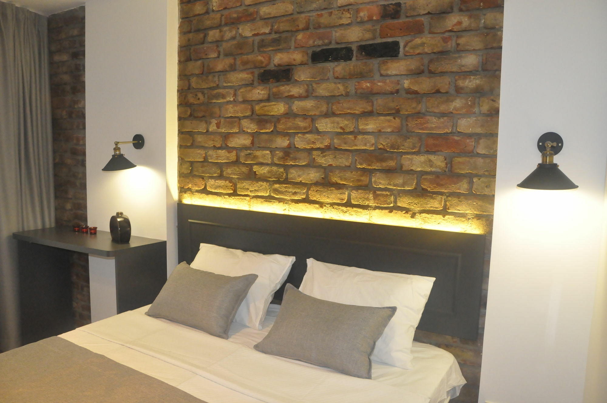 Utarit Hotel อิสตันบูล ภายนอก รูปภาพ A wall light