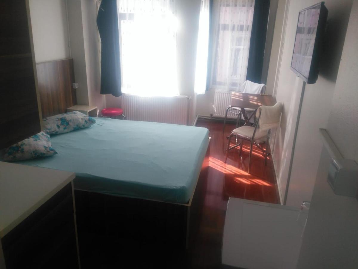 Utarit Hotel อิสตันบูล ภายนอก รูปภาพ A room at the hostel