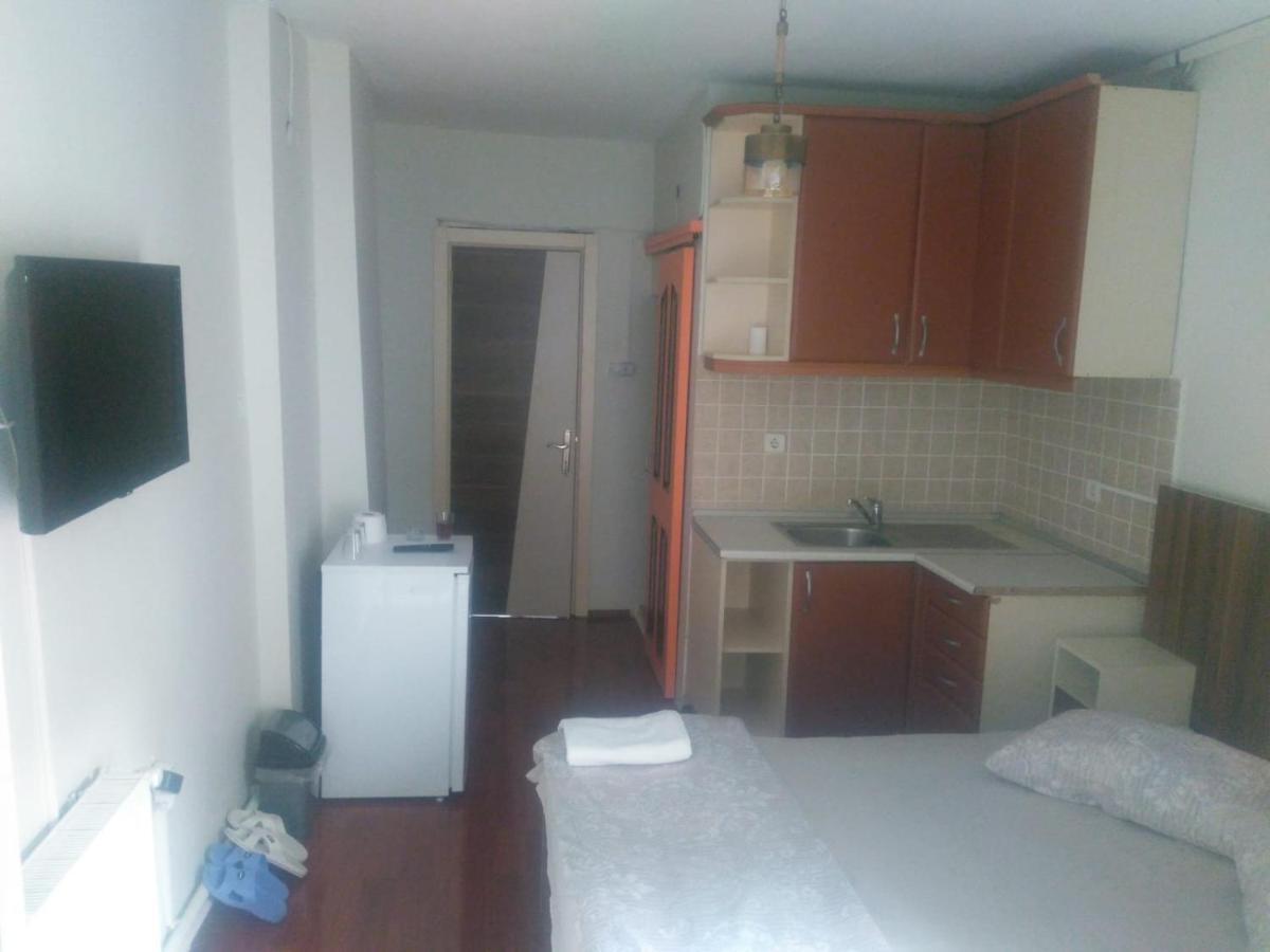 Utarit Hotel อิสตันบูล ภายนอก รูปภาพ A studio apartment in Belgrade, Serbia