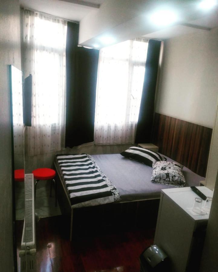 Utarit Hotel อิสตันบูล ภายนอก รูปภาพ A room at the hotel