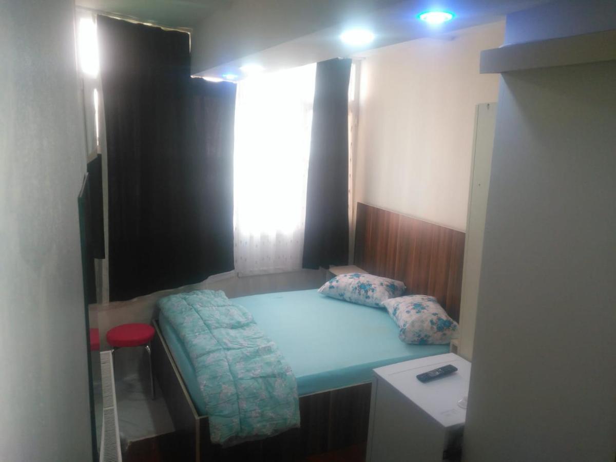 Utarit Hotel อิสตันบูล ภายนอก รูปภาพ A room at the hotel