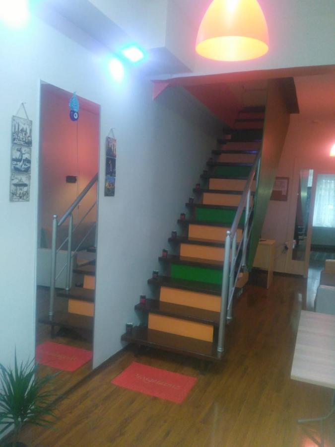Utarit Hotel อิสตันบูล ภายนอก รูปภาพ Stairs in a house