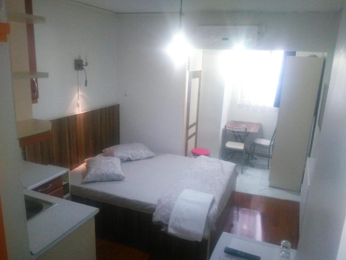 Utarit Hotel อิสตันบูล ภายนอก รูปภาพ A room at the hotel
